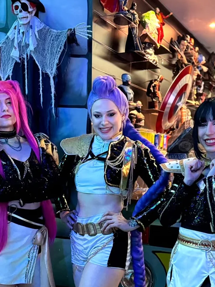 Personagens de anime e cosplay ao vivo
